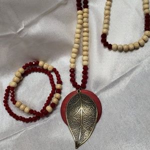 Necklace/Bracelets set